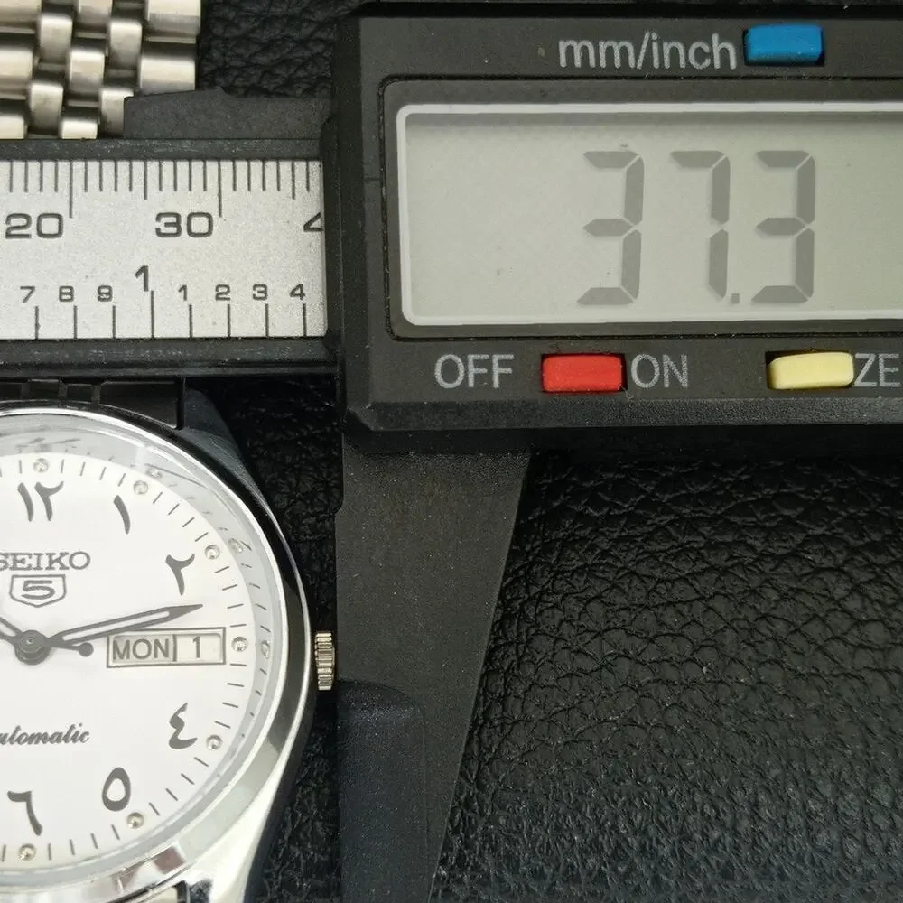 Vintage 1983 Seiko Automatic Mens Silver Watch W/daydate & Arabic accents